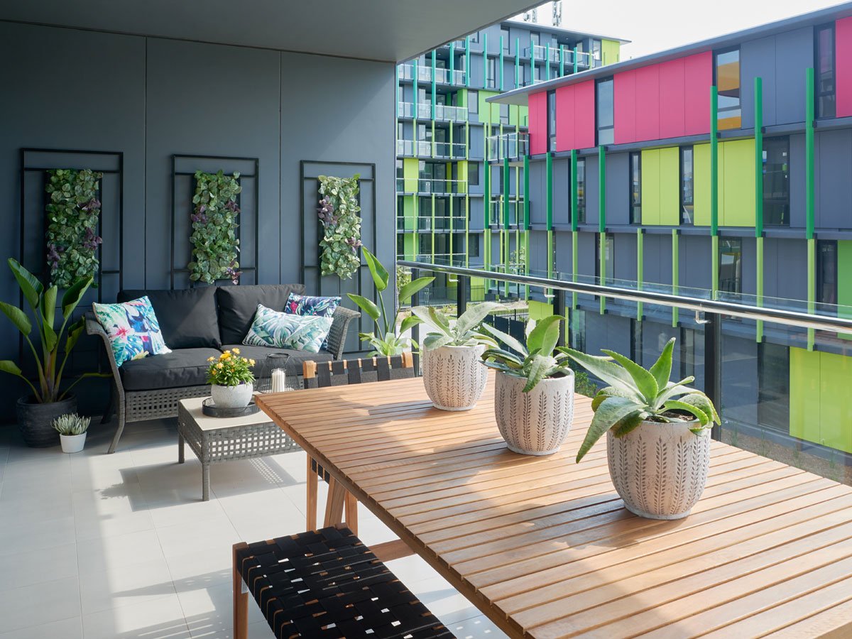 2 bedroom apartment gold coast Display Outdoors - Southport Rentals - Smith Collective